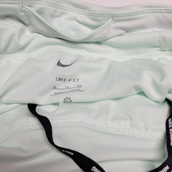 NWT Nike Chicago Marathon 2022 Eclipse Women's 3" Shorts - Picture 4 of 7